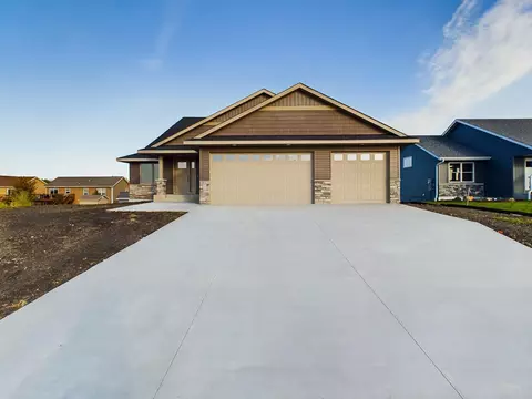 324 Falcon Run, Eagle Lake, MN 56024