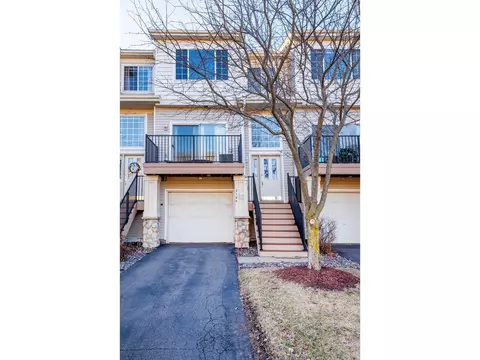 2144 Eagle Trace Ln, Woodbury, MN 55129