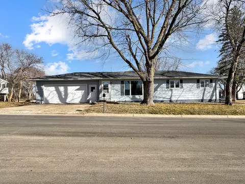 104 W Christina St, Fairmont, MN 56031