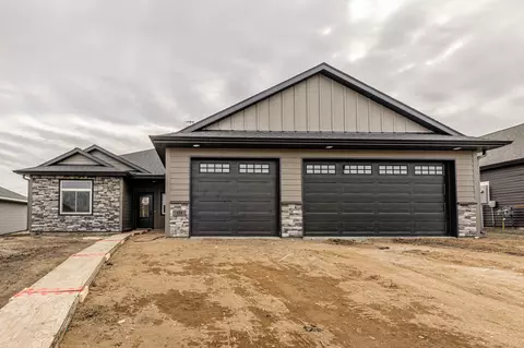 174 Detroit Ave SE, Hutchinson, MN 55350