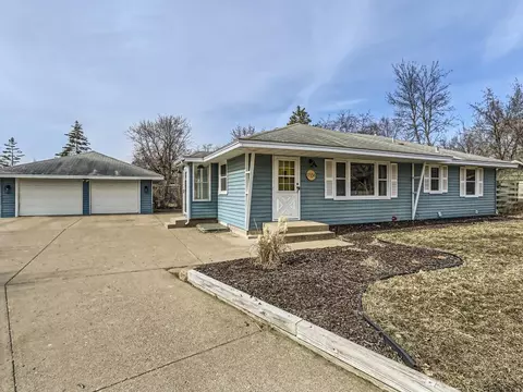11556 Xavis Cir NW, Coon Rapids, MN 55433
