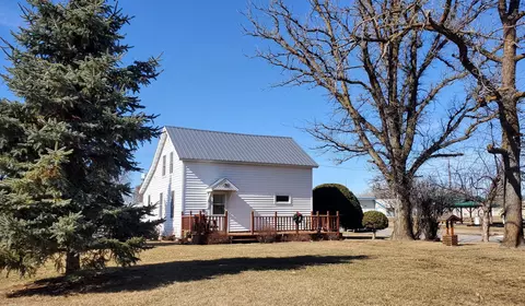 220 Center Ave E, Clearbrook, MN 56634