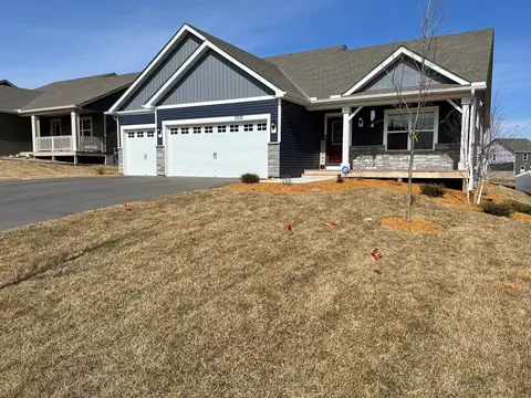 2302 Aragon Dr, Shakopee, MN 55379
