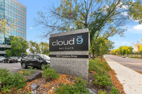 5601 Smetana Dr #104, Minnetonka, MN 55343