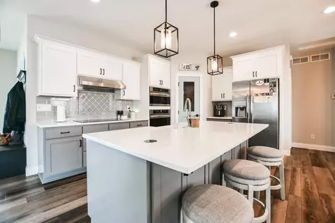 13423 Caffrey Ct, Rosemount, MN 55068