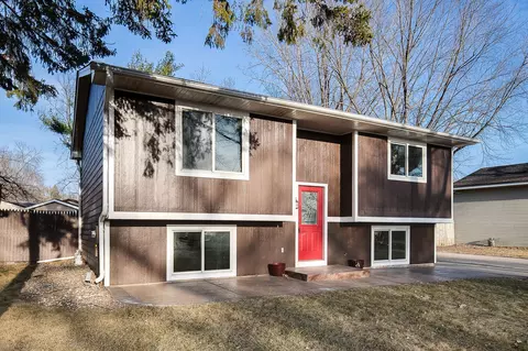 649 Schilling Cir NW, Forest Lake, MN 55025