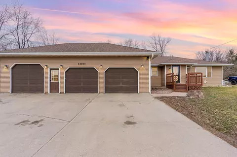 23905 Holt Ave, New Trier, MN 55031