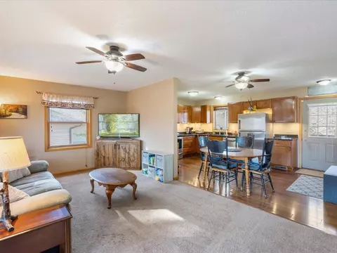 Living - 815 Beech St, Brainerd, MN 56401 photo 2 of 4
