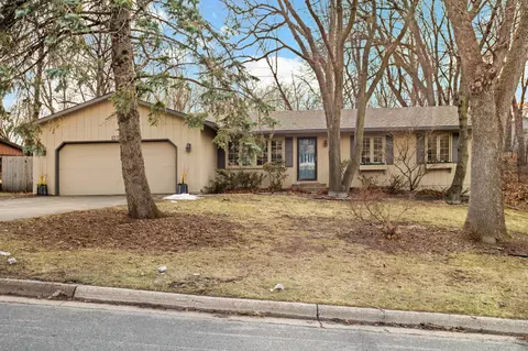 13712 Oakland Dr, Burnsville, MN 55337