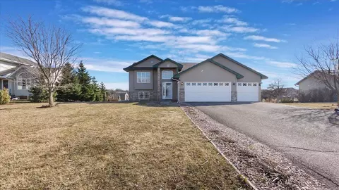 10205 52nd St NE, Albertville, MN 55301