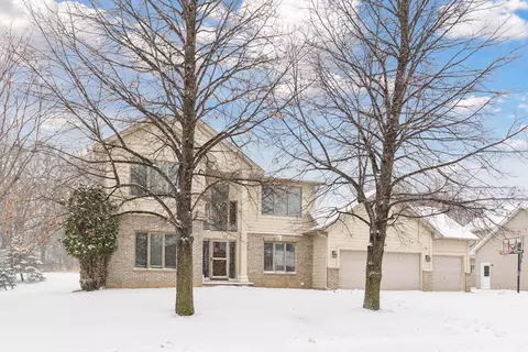 8230 Stone Creek Dr, Chanhassen, MN 55317
