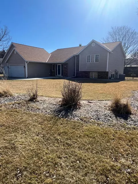1913 20th Ave SW, Willmar, MN 56201