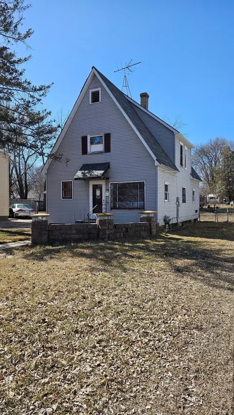 516 12th St SW, Willmar, MN 56201