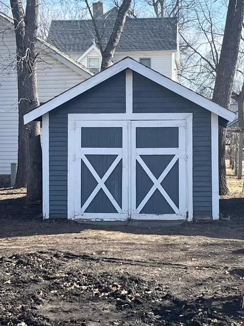 609 3rd St SW, Willmar, MN 56201 photo 3