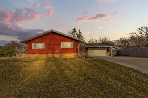 807 Lincoln Ave SW, Faribault, MN 55021