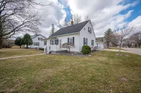 904 S Ramsey St, Blue Earth, MN 56013