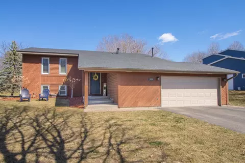 694 Liberty Heights Dr, Chaska, MN 55318