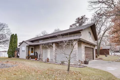 19507 E Tri Oak Cir NE, East Bethel, MN 55092
