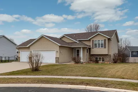 904 Dc Ct SE, Pine Island, MN 55963