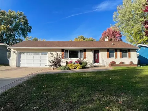 724 Welshire Dr, La Crescent, MN 55947