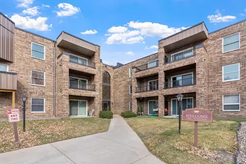 2230 Midland Grove Rd #304, Roseville, MN 55113