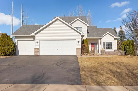 1517 Sussex Ct, Shakopee, MN 55379