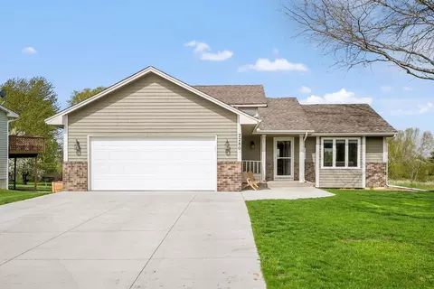 2280 Van Sloun Rd, Chaska, MN 55318