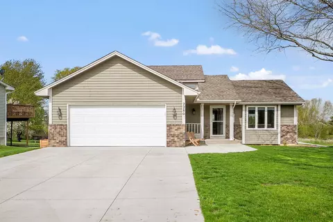 2280 Van Sloun Rd, Chaska, MN 55318
