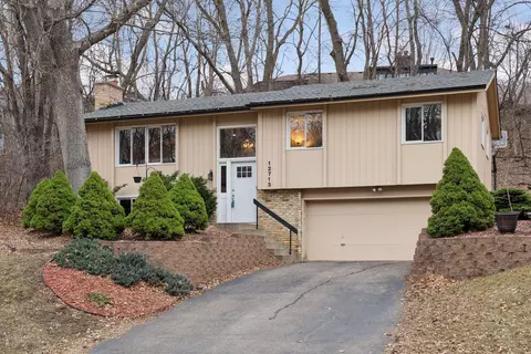 12713 Pheasant Run, Burnsville, MN 55337