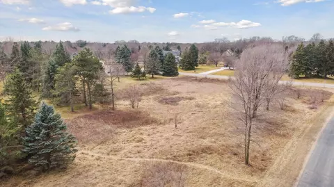 2 Raven Rd, North Oaks, MN 55127