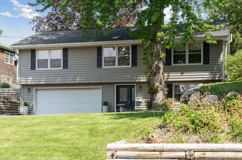 429 Rice St E, Wayzata, MN 55391