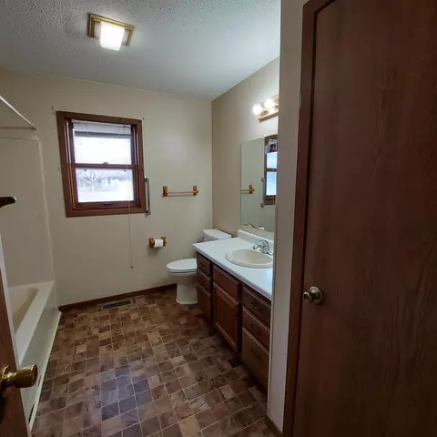 904 Olena Ave, Willmar, MN 56201 photo 15