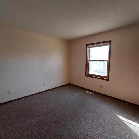 904 Olena Ave, Willmar, MN 56201 photo 9