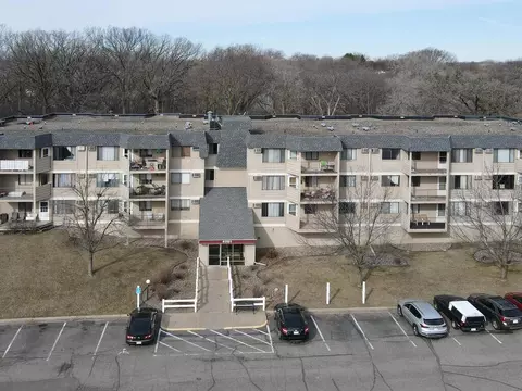 4001 Heritage Hills Dr #203, Bloomington, MN 55437