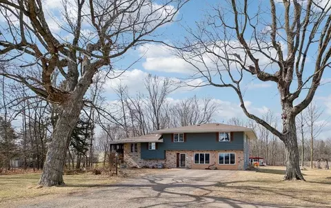 31660 N Lakes Trl, Lindstrom, MN 55045
