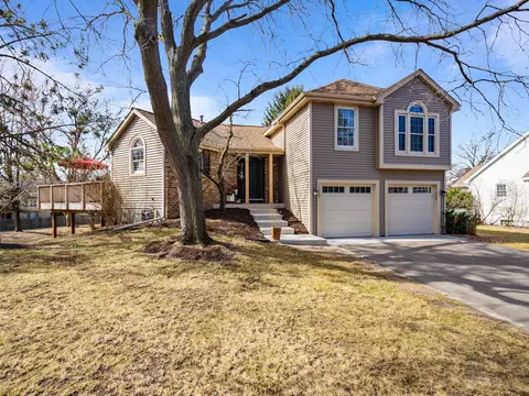 11033 Quebec Cir, Bloomington, MN 55438