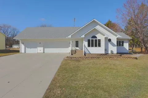 720 Eshton Ct SE, Cokato, MN 55321