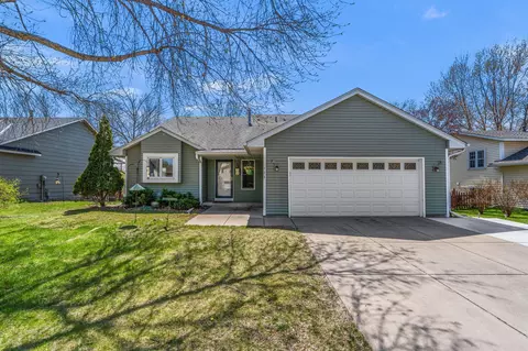 994 Ticonderoga Trl, Eagan, MN 55123