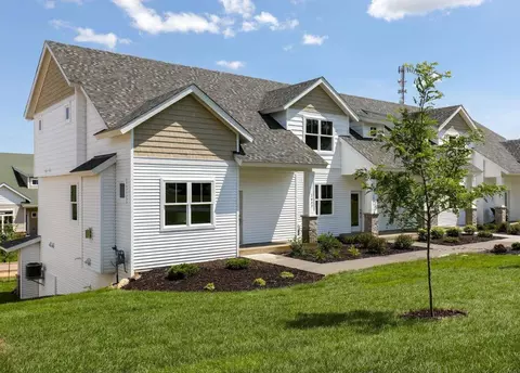 2673 New Century Pl E, Maplewood, MN 55119