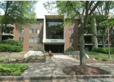 2465 Londin Ln E #402, Maplewood, MN 55119
