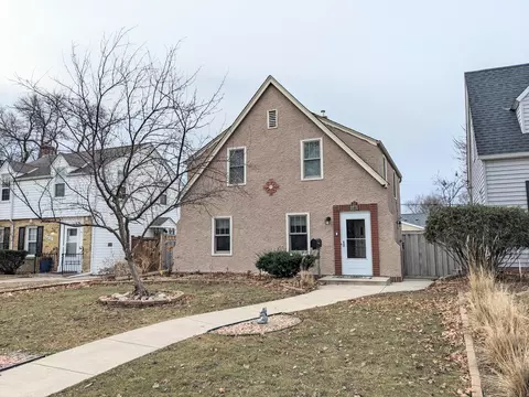680 Montana Ave E, Saint Paul, MN 55106