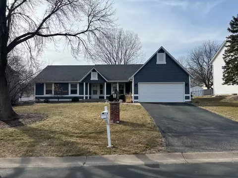 9123 Ranchview Ln N, Maple Grove, MN 55369