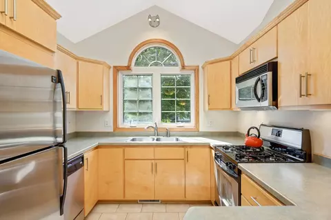 Kitchen - 15530 68th Pl N, Maple Grove, MN 55311 photo 2 of 3