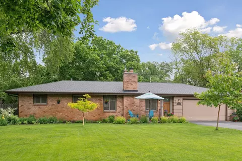 3625 Laurel Dr, Deephaven, MN 55391