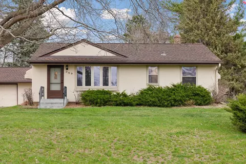 359 Sandhurst Dr W, Roseville, MN 55113