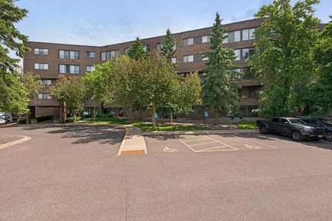 2275 Youngman Ave #108W, Saint Paul, MN 55116