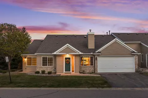 581 Mission Hills Dr, Chanhassen, MN 55317