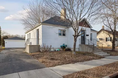 303 N Hickory St, Chaska, MN 55318