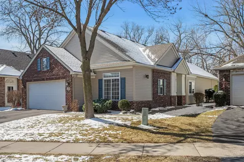 158 Lakeview Rd E, Chanhassen, MN 55317