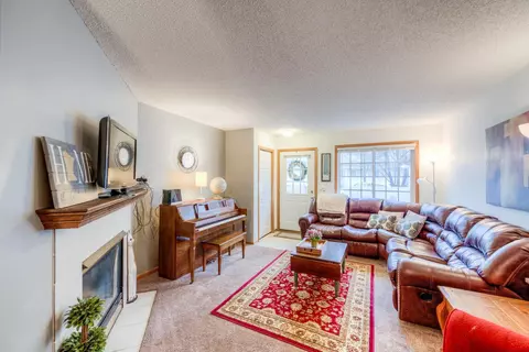 2402 Harvest Way, Chanhassen, MN 55317